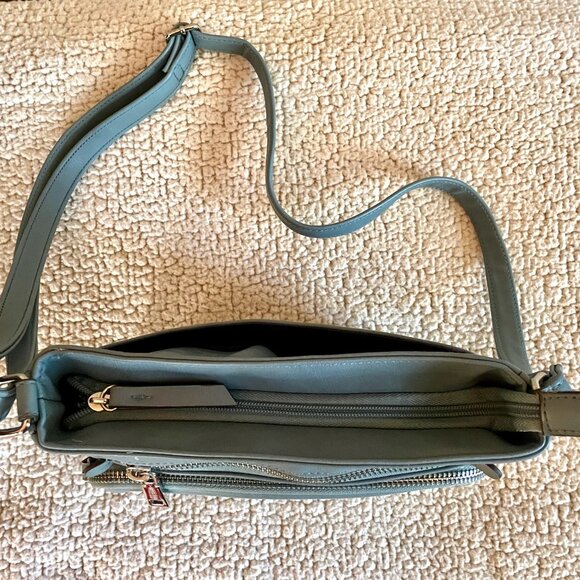 NWOT Rosetti Blue Small Crossbody Purse * Silver Accents * Multiple Pockets - Picture 3 of 9